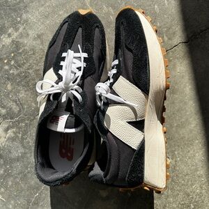 New Balance 327 Sneakers
